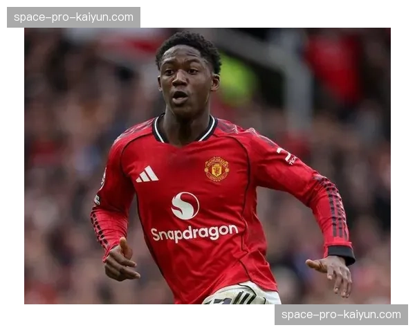 官方声明：曼联新星梅努与俱乐部完成长期续约